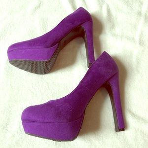 Mossimo size 8.5 suede heels